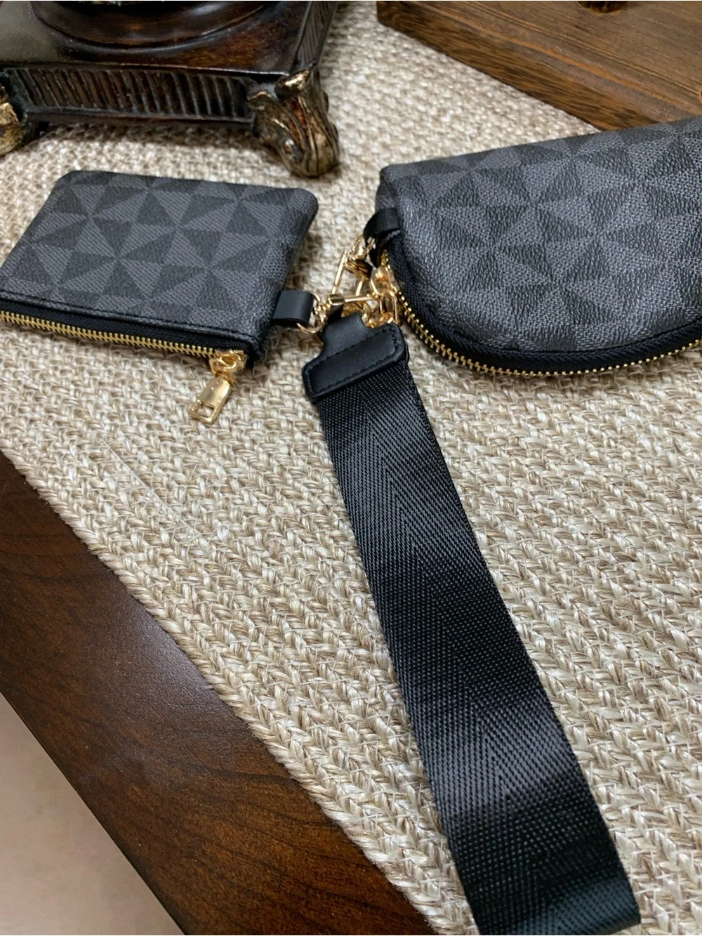 NWOT-Multi-Pouch Wristlet